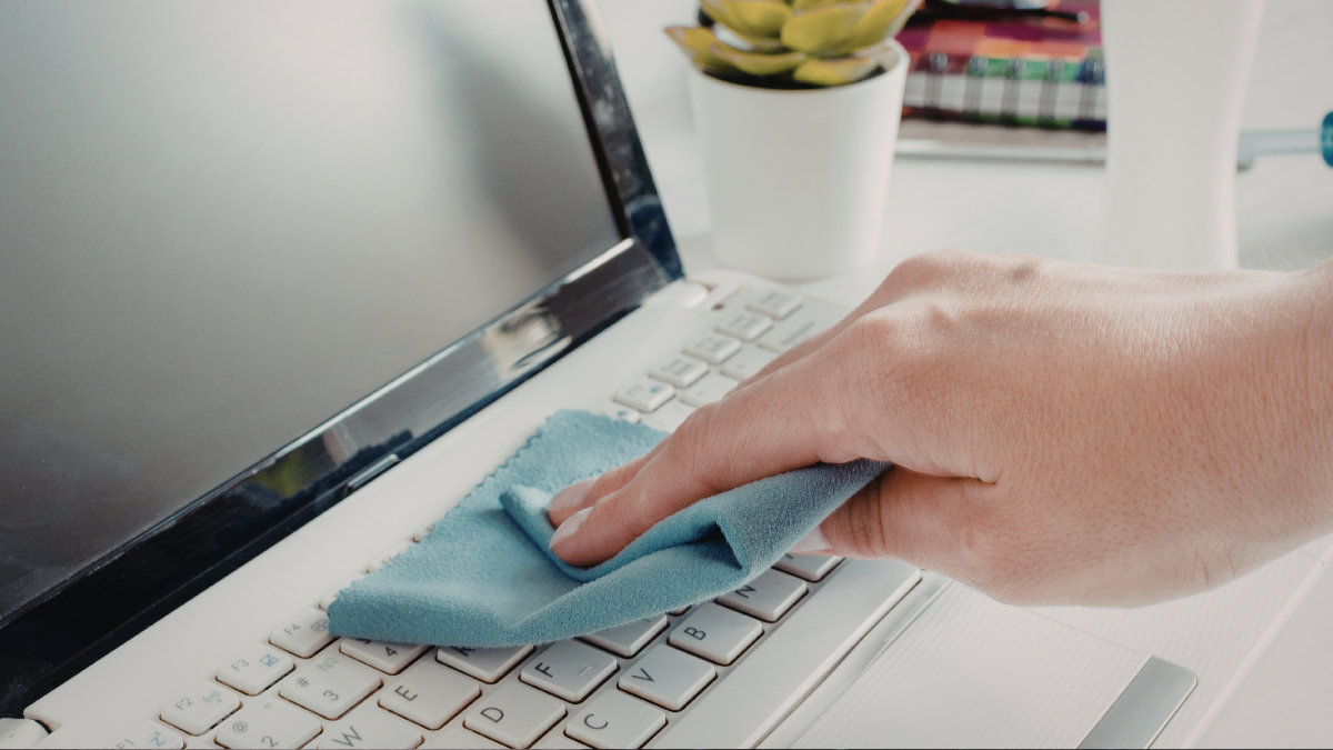 Como limpar teclado e mouse sem danificar os componentes